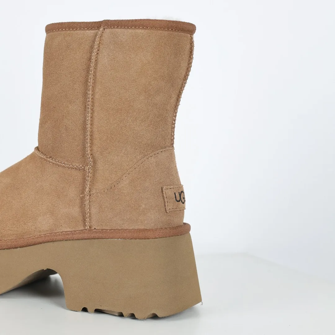 Pick up locally 💰600 Core recommended good price It is a very suitable choice for home furnishings. In the new year, uug launched a series of styles, which are partial to the preferences of young consumers and have also moved to the forefront of fashion trends. Shoe body material: water-repellent coated suede upper, 17 mm UGGPURE™ implantable wool insole, lightweight non-slip and comfortable rubber outsole, with brand LOGO and trademark, with full packaging Size: 35 36 37 38 39 40